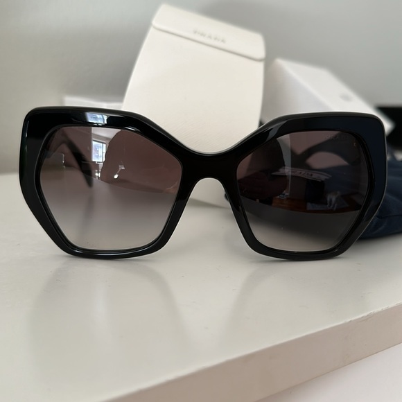 PRADA sunnies SM 23’ - Picture 3 of 3